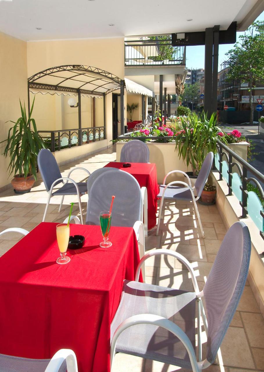 Hotel Villa Lieta Rímini Exterior foto